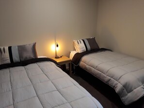 2 habitaciones, tabla de planchar con plancha, internet y ropa de cama 