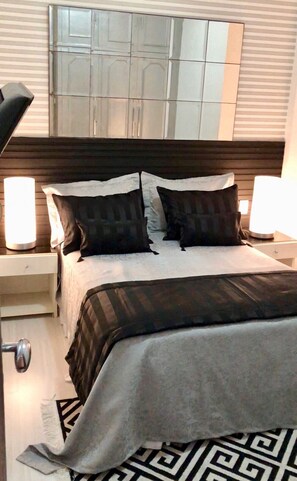 3 bedrooms, desk, iron/ironing board, travel crib