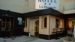 Property entrance - Hotel La Duquesa (Pinos Genil)