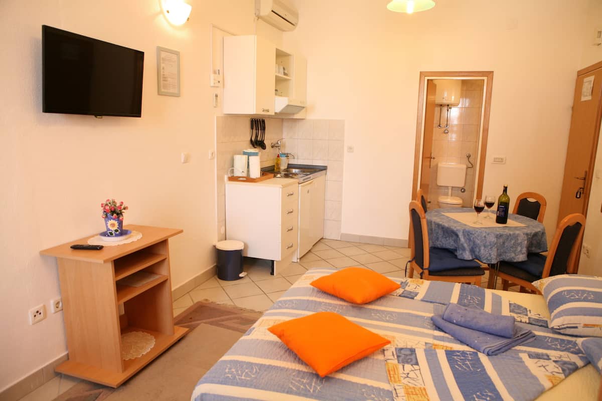 Studio, Patio | Desk, iron/ironing board, free cribs/infant beds, free WiFi