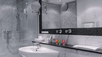 Shower, towels