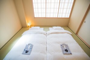 Desk, soundproofing, free WiFi - Hotel Yu-shu (Osaka)