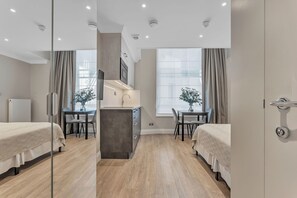 Decoración personalizada, muebles diferentes y escritorio