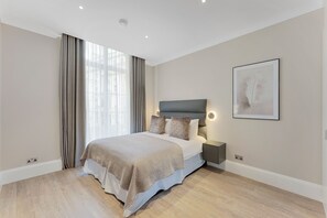 Monolocale Executive, 1 letto matrimoniale, non fumatori | Con stile personalizzato, con arredamento individuale, una scrivania