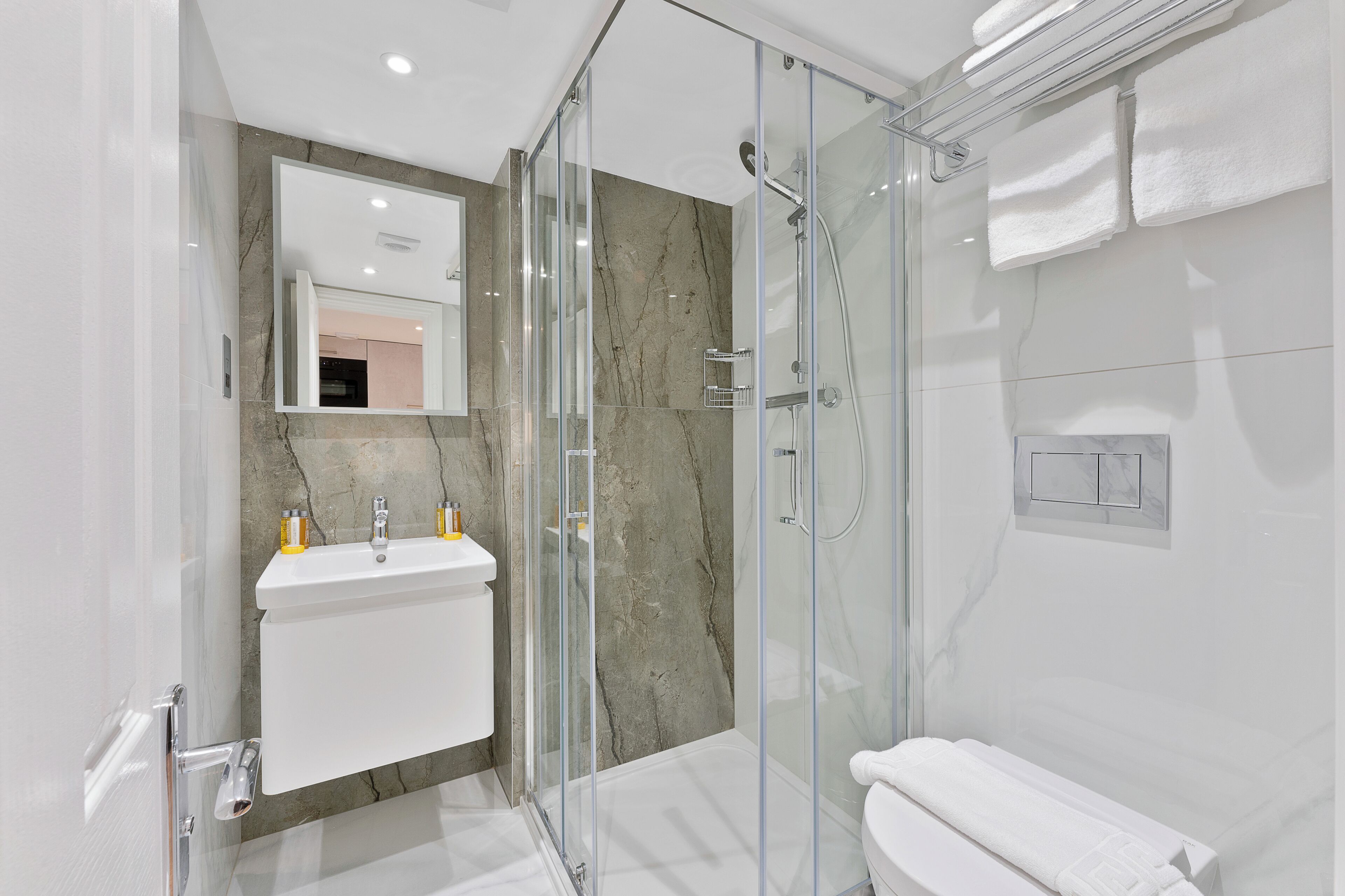 Studio – gallery, 1 dobbeltseng med sovesofa, ikke-røyk | Bad | Dusj, toalettartikler (inkludert), hårføner og håndklær