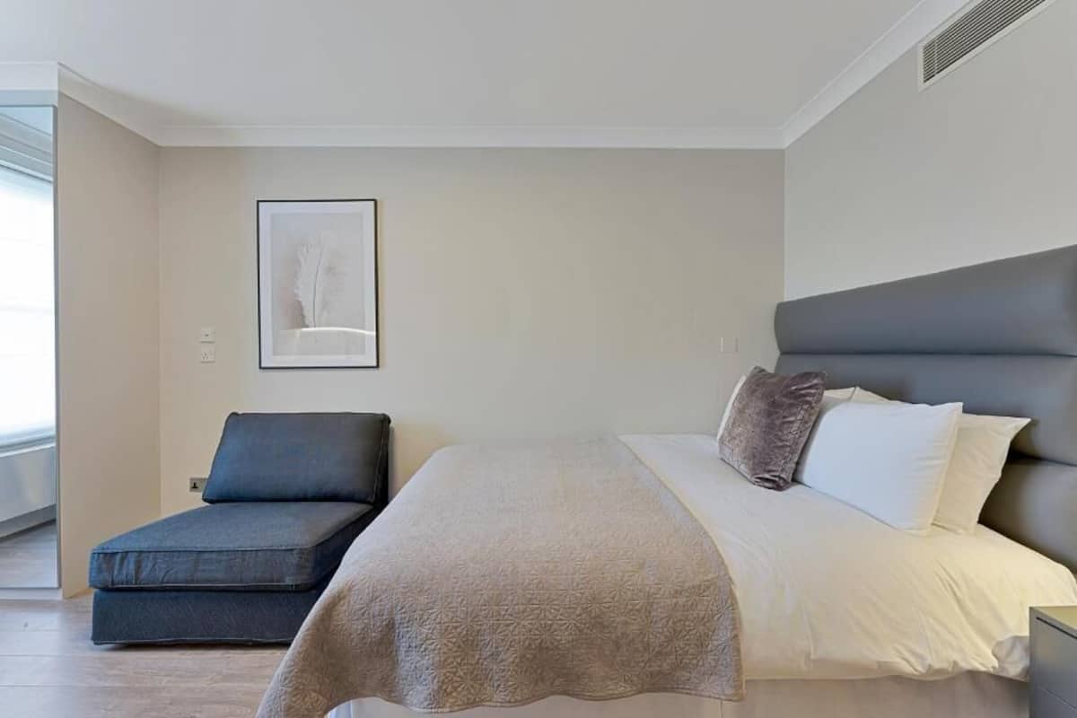 Comfort Apartment, 1 Bedroom, Non Smoking | 1 bedroom, individually decorated, individually furnished, desk