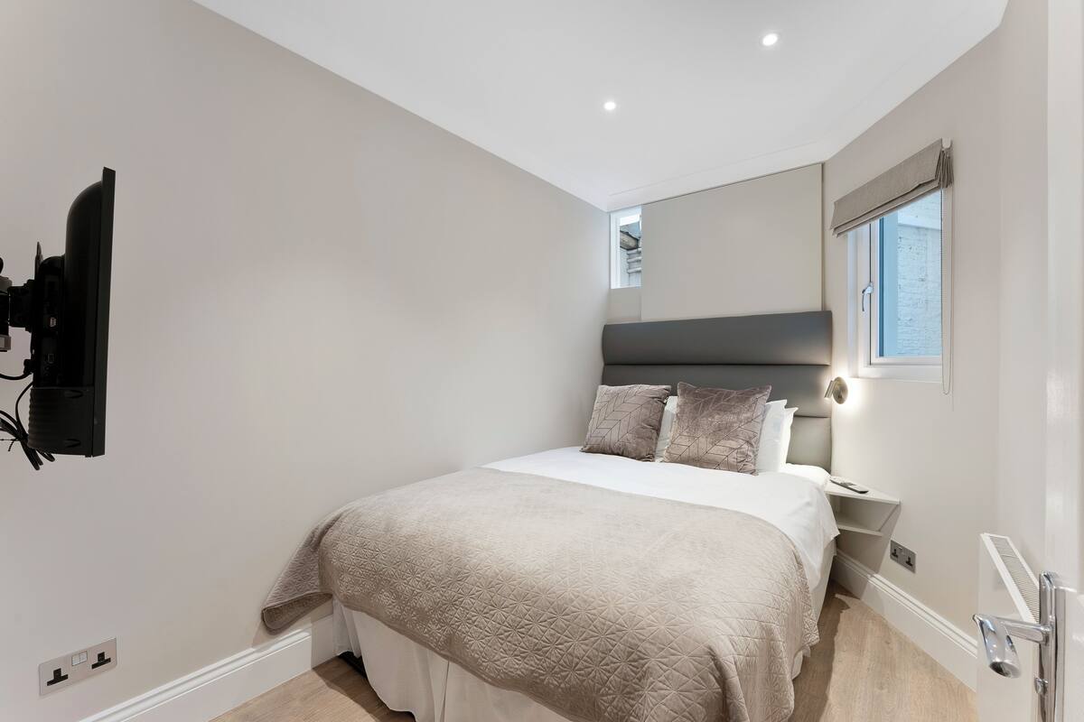 One-Bedroom Apartment with Sofa Bed | Desk, blackout curtains, iron/ironing board, free WiFi