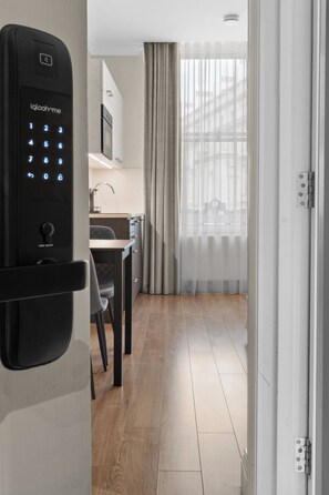 Decoración personalizada, muebles diferentes y escritorio