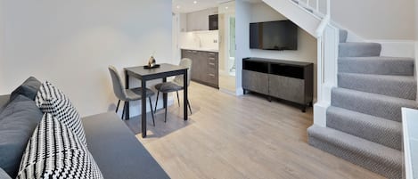 Studio Gallery - 1 dubbelsäng med bäddsoffa - icke-rökare | Vardagsrum | LED-tv