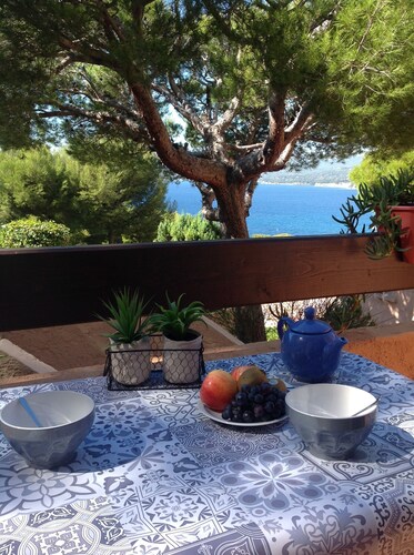 T2 180 ° Meerblick mit Balkon, klimatisiert, direkter Zugang zum Meer