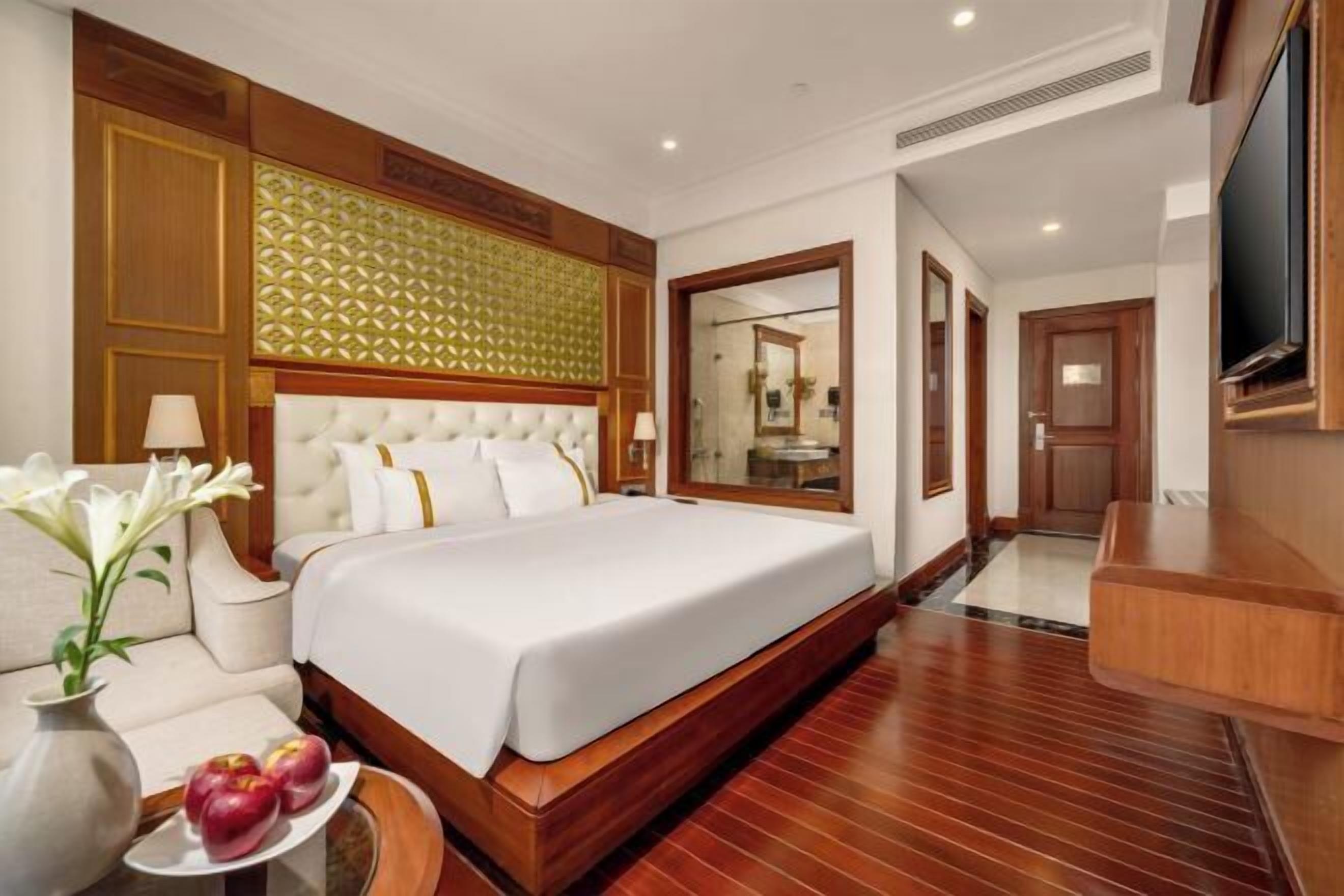 In-room safe, desk, blackout curtains, soundproofing