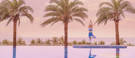 2 Außenpools, Sonnenschirme, Liegestühle