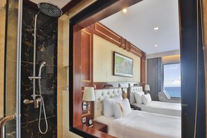 Deluxe Twin Ocean View | Bathroom shower - DLG Hotel Danang (Da Nang)