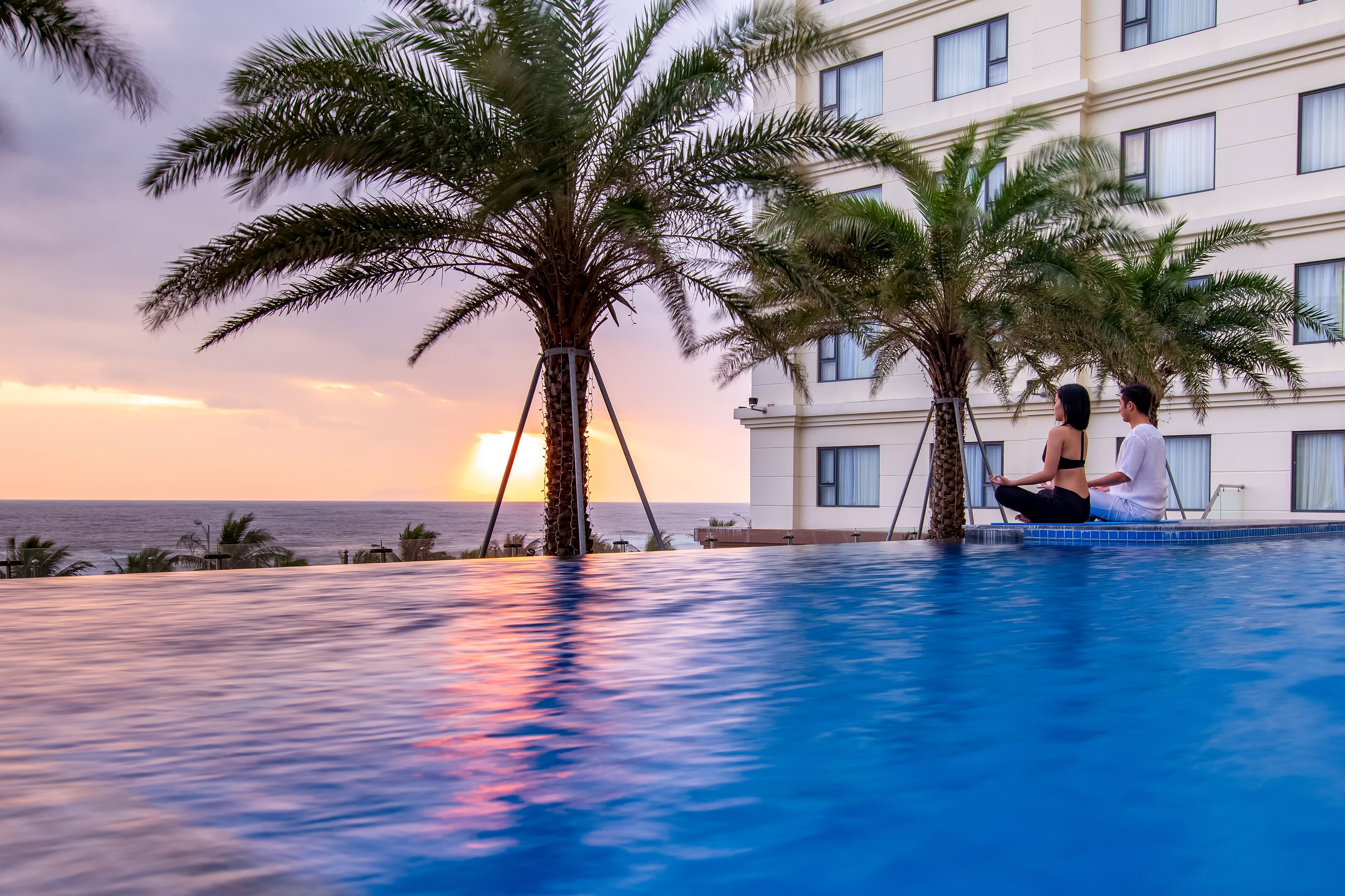 2 outdoor pools, pool umbrellas, pool loungers