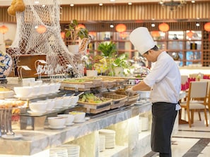 Breakfast, lunch and dinner served - DLG Hotel Danang (Da Nang)