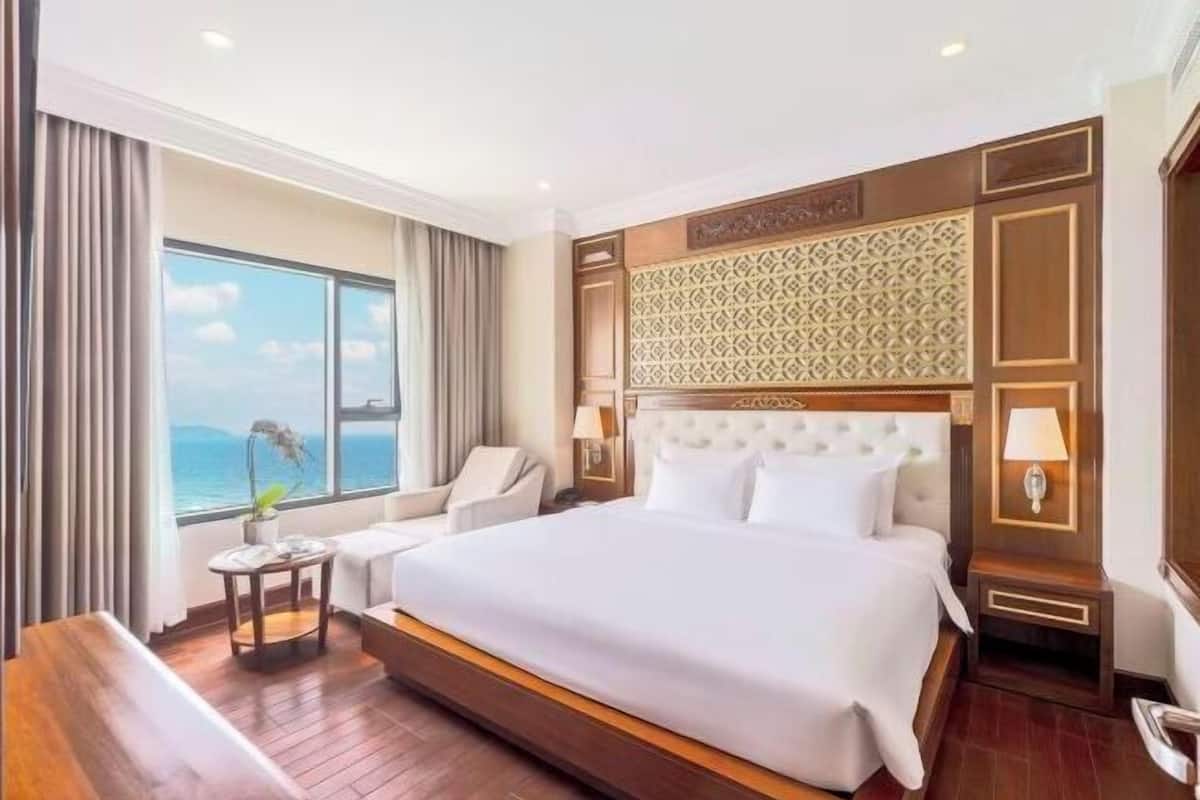 1 habitación, caja de seguridad en la habitación y escritorio