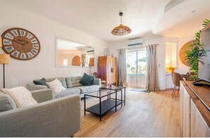 Smart TV, fireplace, table tennis, books