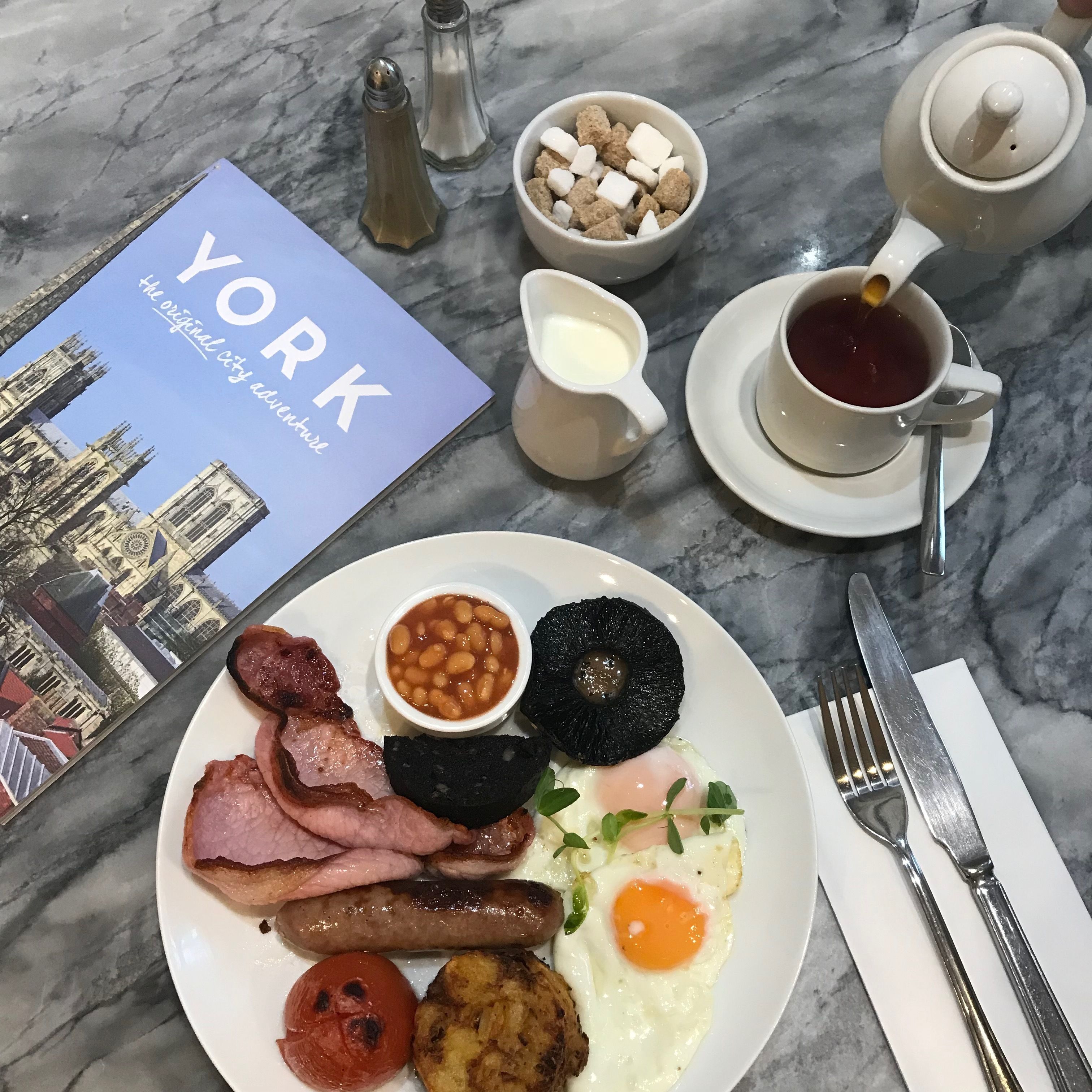 free daily english breakfast