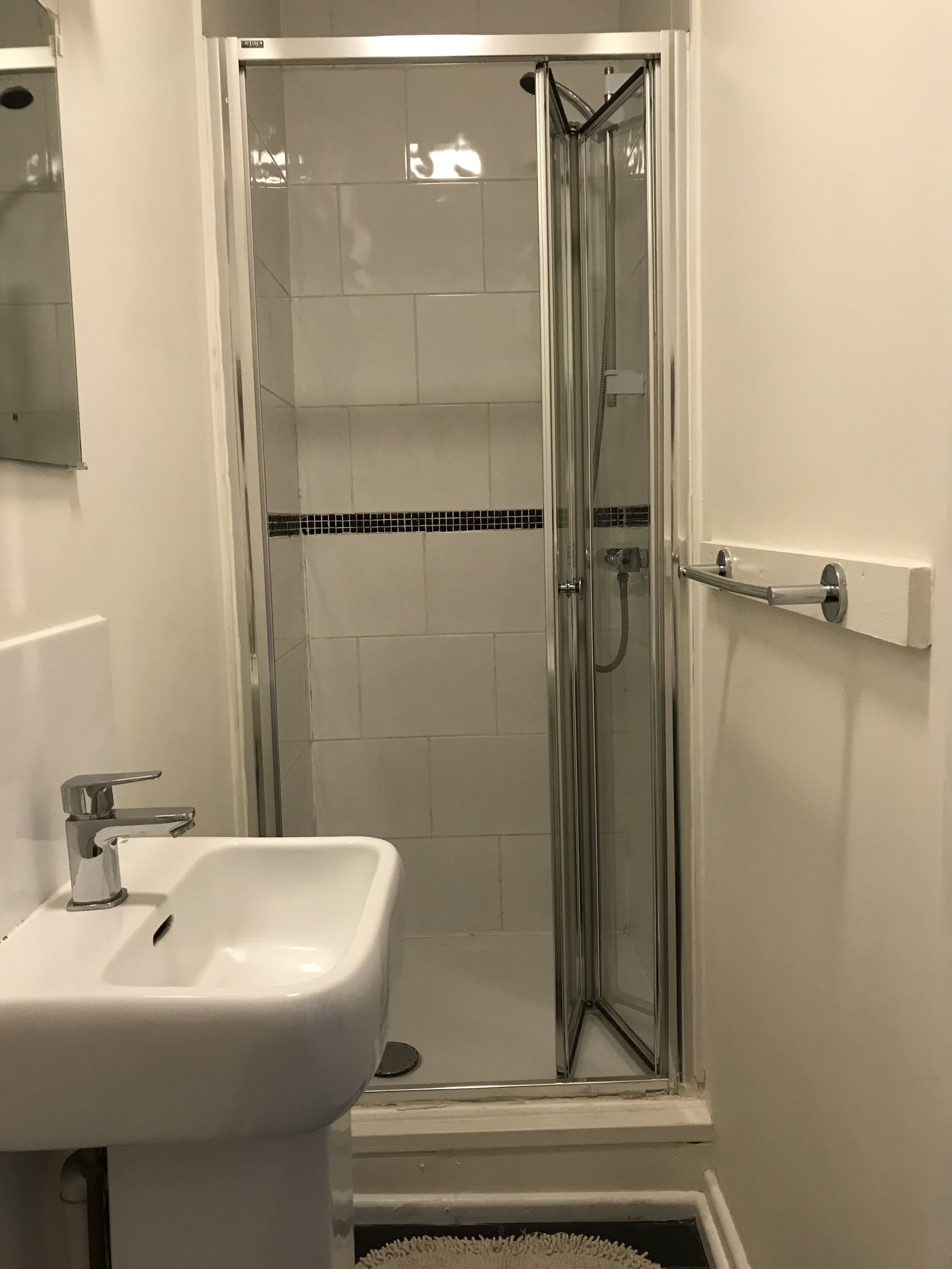 basic double room, 1 double bed, non smoking | bathroom | shower, free toiletries, hair dryer, towels