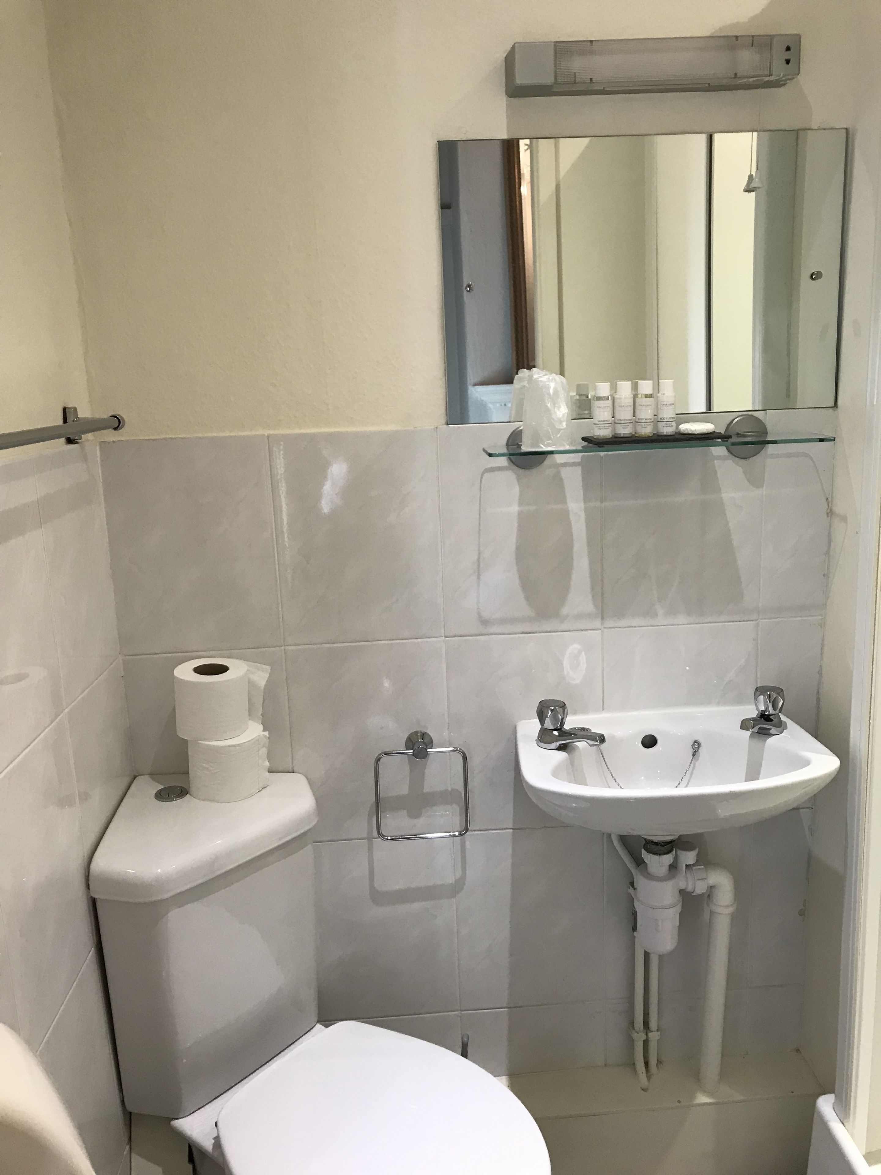 basic single room, 1 single bed | bathroom | shower, free toiletries, hair dryer, towels