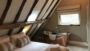 Romantic Double Room, 1 Double Bed, Bathtub, City View | 1 bedroom, iron/ironing board, bed sheets