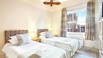 Standard Twin Room, 2 Twin Beds, Non Smoking | 1 bedroom, iron/ironing board, bed sheets