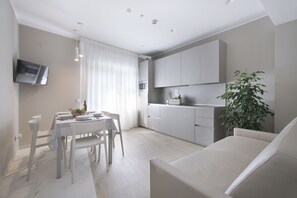 Apartamento família, 2 quartos, 2 banheiros | Roupas de cama premium, edredons de pluma