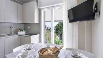 Apartamento luxo, 1 quarto, 2 banheiros, vista para o mar | Cozinha americana privada