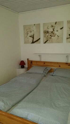 2 bedrooms, iron/ironing board, free WiFi