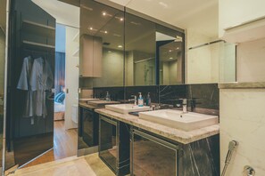 2 Bedroom Grand Premium, KLCC view | Bathroom sink