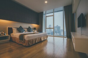 Desk, iron/ironing board, free WiFi, bed sheets - LUMA At Platinum Suite (Kuala Lumpur)