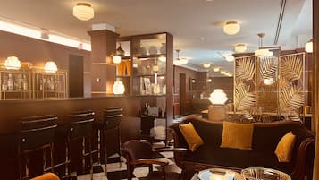 Bar (trong khuôn viên)