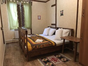 Egyptian cotton sheets, premium bedding, pillow-top beds - Machanents Guesthouse - Hostel (Ecmiadzin)