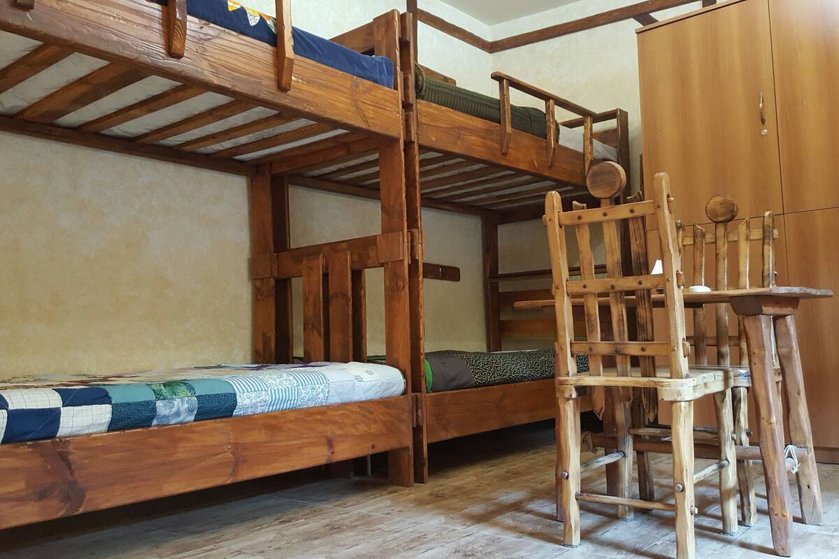 Felles sovesal, for menn og kvinner (8-Beds) | Sengetøy i egyptisk bomull og sengetøy av topp kvalitet
