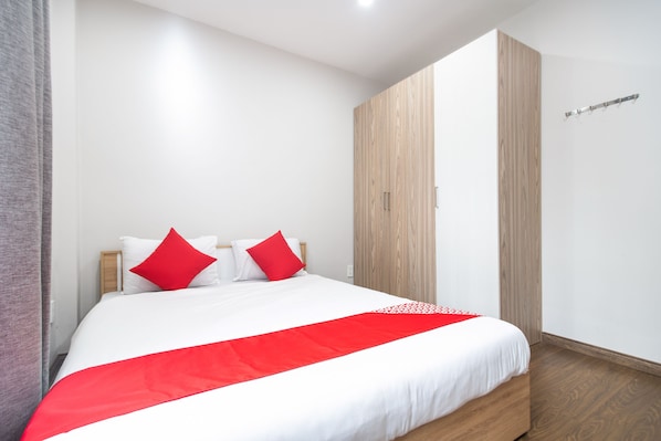 Desk, free WiFi, bed sheets