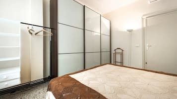 2 Schlafzimmer, Schreibtisch, BĂŒgeleisen/BĂŒgelbrett, kostenloses WLAN