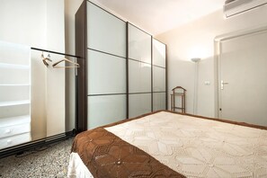 2 sovrum, skrivbord, strykjärn/strykbräda och gratis wi-fi