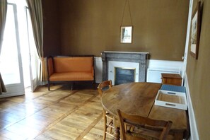 Apartment, Balcony, Mezzanine | Living room | TV - Le Quatre (Rennes)