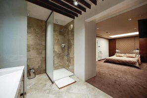 Shower, rainfall showerhead, free toiletries, hair dryer - Onhann Hotel (Balikesir)