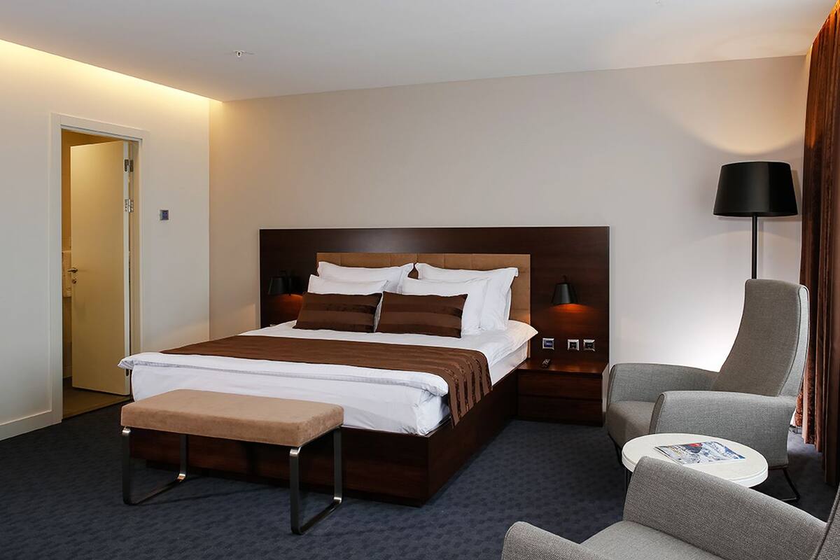 Egyptian cotton sheets, premium bedding, minibar, in-room safe