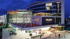 Front of property - evening/night - Onhann Hotel (Balikesir)