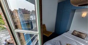 Double Room, Canal View | Premium bedding, desk, soundproofing, free WiFi - Uilenspiegel Brugge (Bruges)