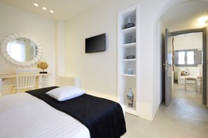 Traditional Villa with heated pool | 2 soverom, lydisolert, strykejern/-brett og barnesenger (inkludert)