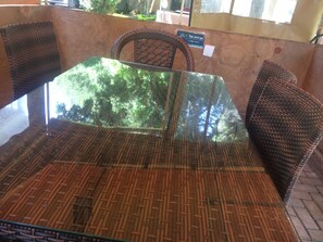2 restaurants, breakfast, lunch served; local and international cuisine