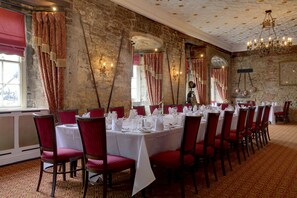 Breakfast, lunch and dinner served - Angel & Royal Hotel (Grantham)