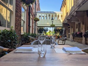 Exterior - Angel & Royal Hotel (Grantham)