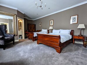 Classic Triple Room | Premium bedding, individually decorated, individually furnished, desk - Angel & Royal Hotel (Grantham)