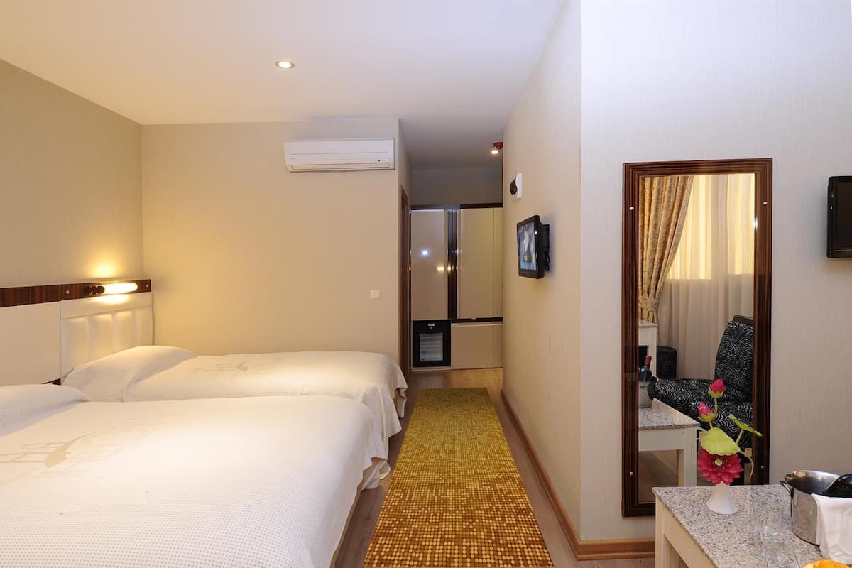 Quadruple Room | WiFi (free), bed sheets