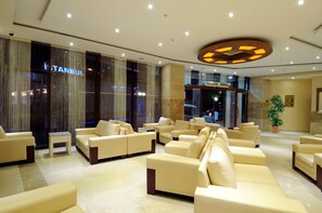 Lobby sitting area - The City Port Hotel (Istanbul)
