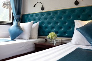 Habitación Deluxe con 2 camas individuales, vistas al mar | Minibar, caja fuerte, escritorio y wifi gratis